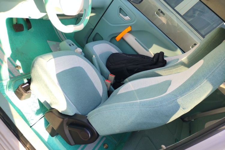 凌宝汽车 凌宝uni 2025款 微甜版 11.52kWh局部细节19