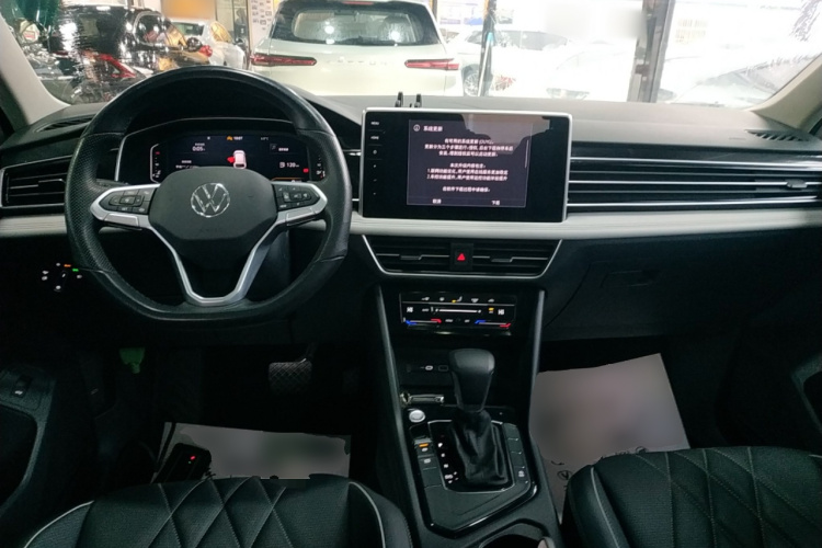 大众 途观L 2024款 300TSI 自动两驱智享版中控内饰12