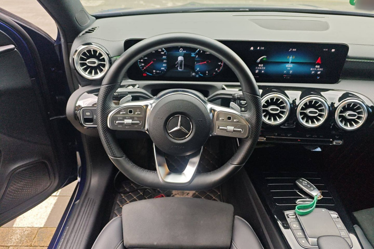 奔驰A级 2020款 改款 A 200 L 运动轿车时尚型局部细节13