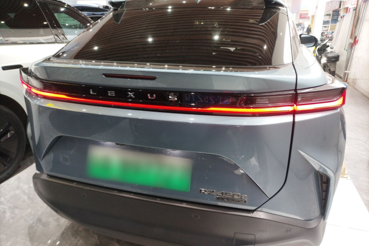 雷克萨斯RZ 2023款 450e 四驱纵享版车身外观6