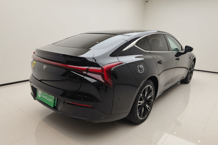 哪吒汽车 哪吒S 2023款 纯电 520km 后驱版车身外观7