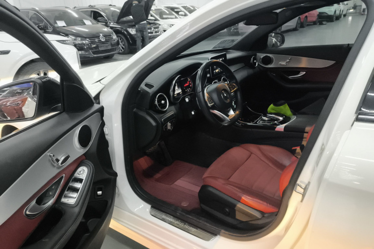 奔驰C级 2018款 C 200 运动版中控内饰20