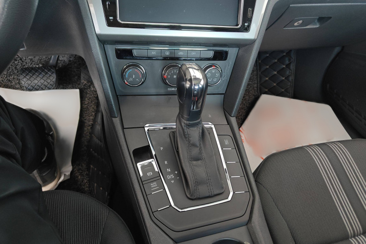 大众 凌渡 2015款 230TSI DSG风尚版中控内饰7004