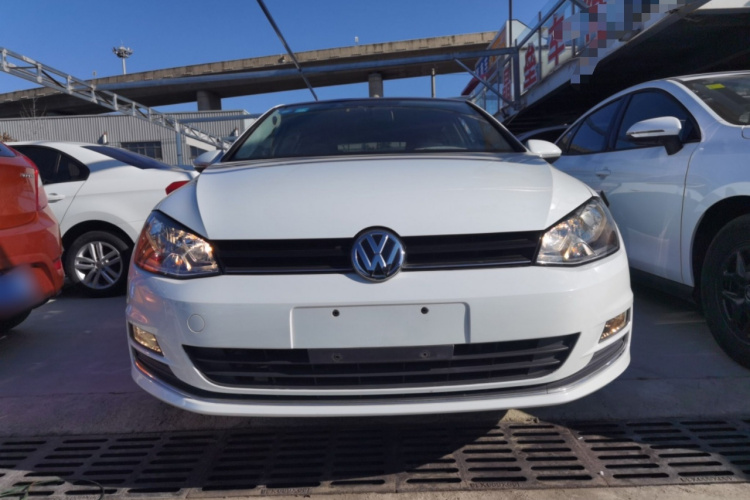 大众 高尔夫 2016款 230TSI 自动舒适型车身外观2