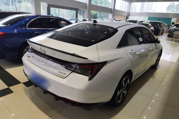 现代 伊兰特 2022款 240TGDi DCT LUX尊贵版车身外观6005
