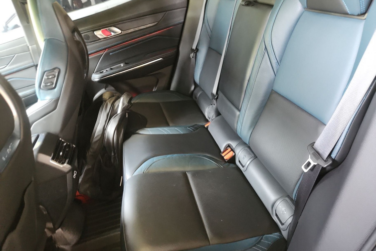 领克05 2022款 2.0TD 两驱耀Halo中控内饰21