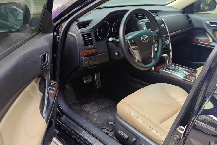 丰田 锐志 2013款 2.5V 尊锐版中控内饰20