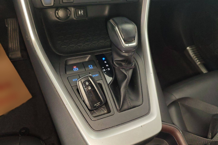 丰田 RAV4荣放 2022款 2.0L CVT两驱风尚Plus版局部细节18