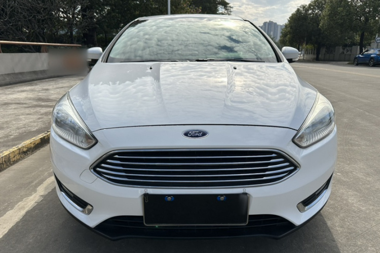 福特 福克斯 2017款 三厢 1.6L 自动风尚型智行版车身外观6003