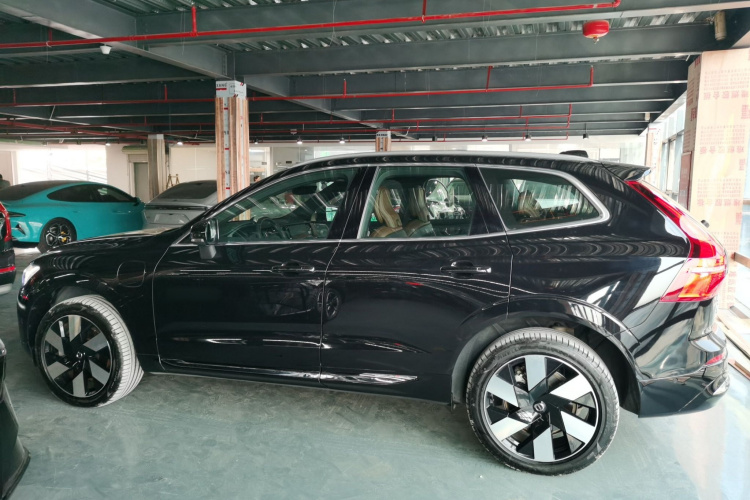 沃尔沃XC60新能源 2025款 插电式混动 长续航四驱智雅豪华版车身外观4