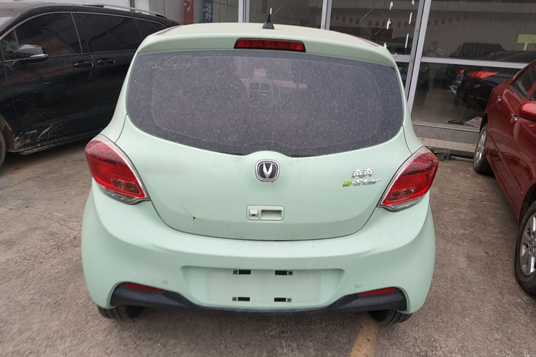 长安欧尚 奔奔E-Star 2021款 国民版 心悦版 磷酸铁锂（31.18kWh）车身外观6