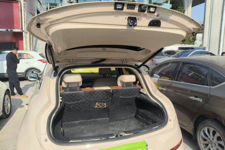 欧拉好猫 2023款 401km标准续航 尊荣型 磷酸铁锂机舱底盘23