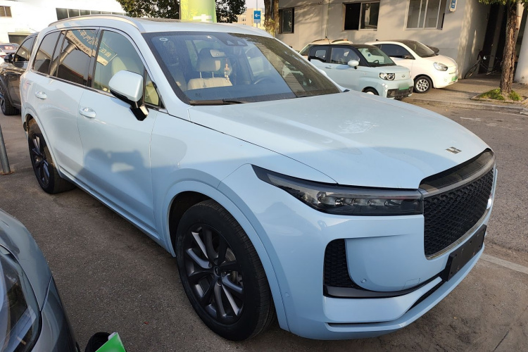 理想汽车 理想ONE 2020款 增程6座版车身外观3