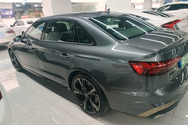 奥迪A4L 2024款 40 TFSI quattro RS套件燃速型车身外观6003