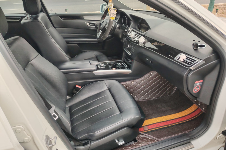 奔驰E级 2015款 改款 E 180 L 运动型中控内饰7003