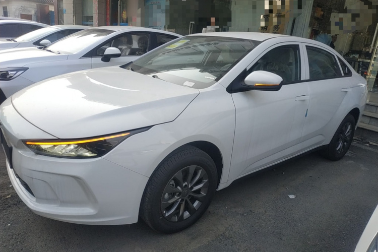 吉利几何A 2024款 500KM 出行版车身外观4