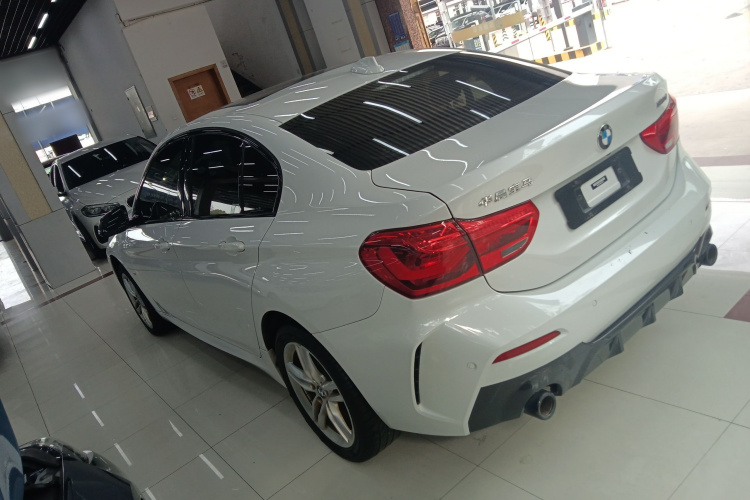 宝马1系 2022款 120i M运动曜夜版车身外观6003