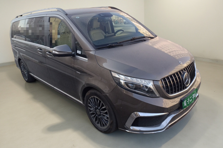 奔驰V级 2018款 V 260 L 尊贵加长版 国VI车身外观3