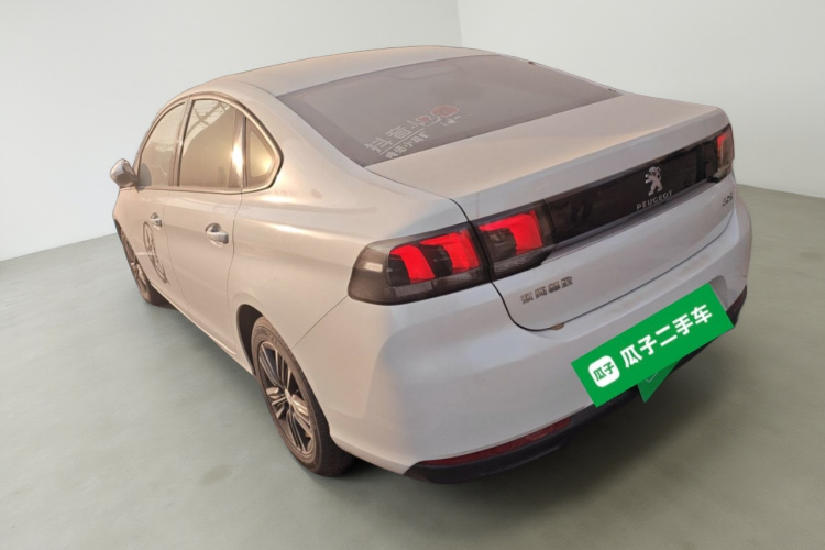 标致308 2016款 1.6L 自动时尚版车身外观5