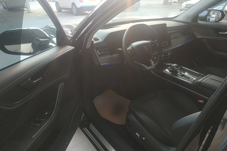 红旗HS5 2023款 2.0T 四驱旗享Pro版中控内饰7003