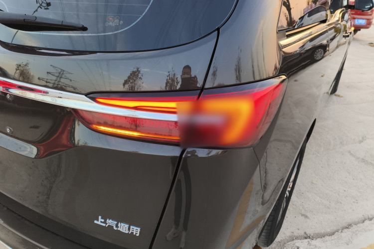 别克GL8 2021款 陆上公务舱 652T 舒适型车身外观9