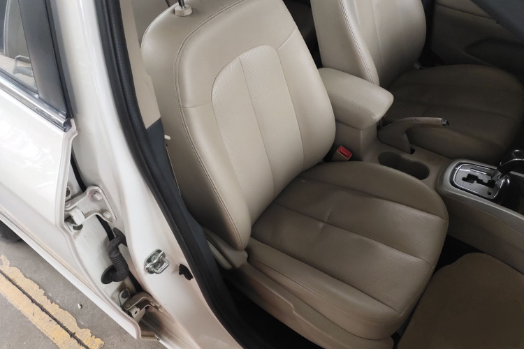 长安 逸动 2014款 1.6L 自动豪华型局部细节41