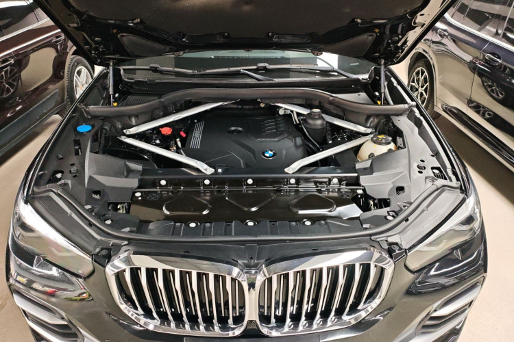 宝马X5(进口) 2019款 xDrive30i X设计套装机舱底盘24