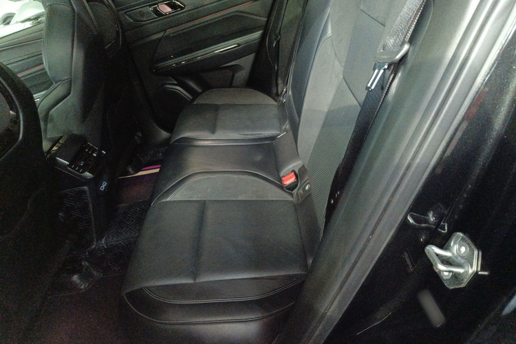 领克01 2021款 2.0TD 四驱暗夜版中控内饰21