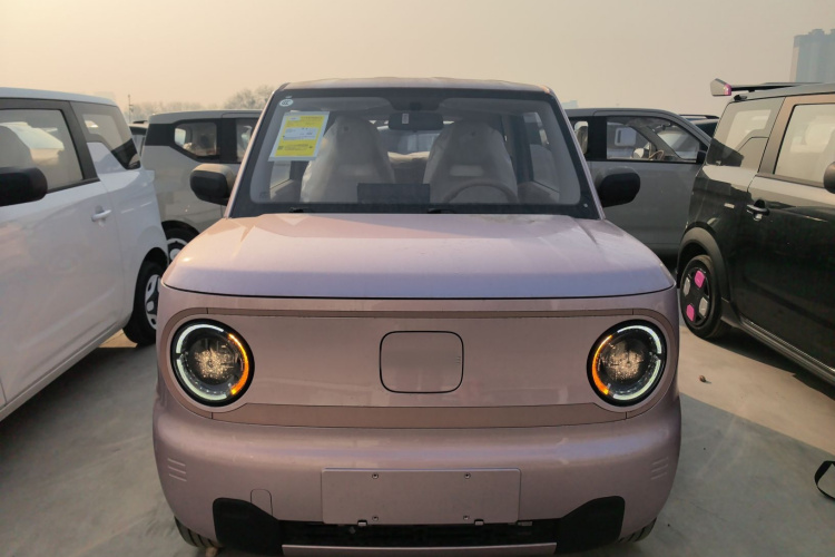 吉利银河 2024款 熊猫mini 200km 耐力熊车身外观2