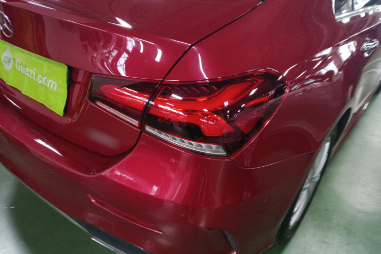 奔驰A级 2020款 改款 A 200 L 运动轿车时尚型车身外观9