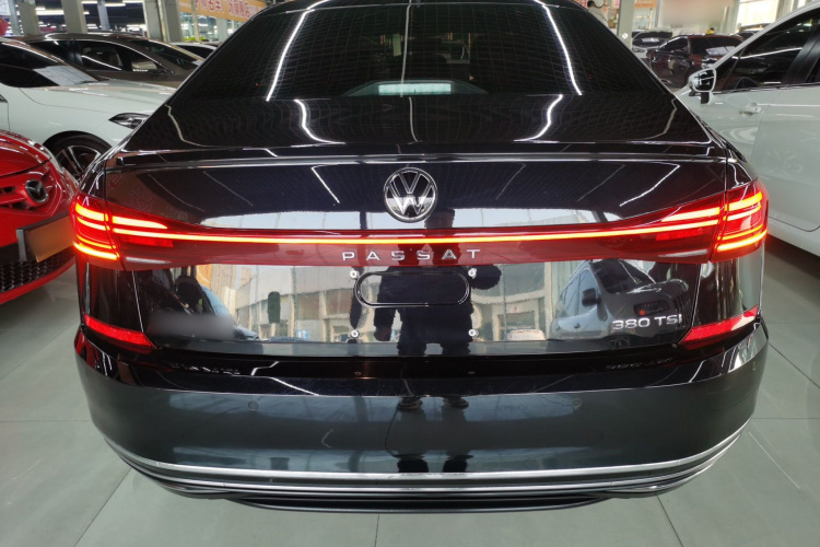 大众 帕萨特 2025款 出众款 380TSI 龙腾版车身外观6004