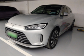 鸿蒙智行 问界M5 2022款 增程四驱性能版