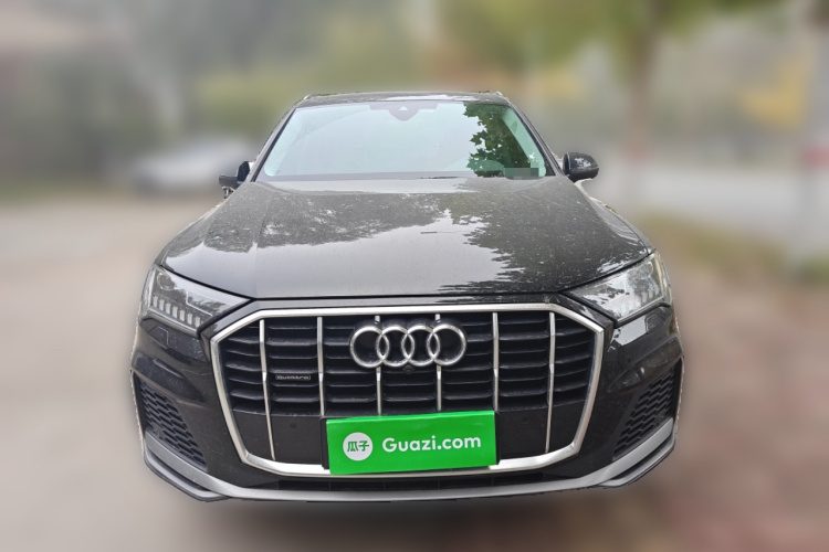 奥迪Q7 2023款 55 TFSI quattro S line运动型车身外观2