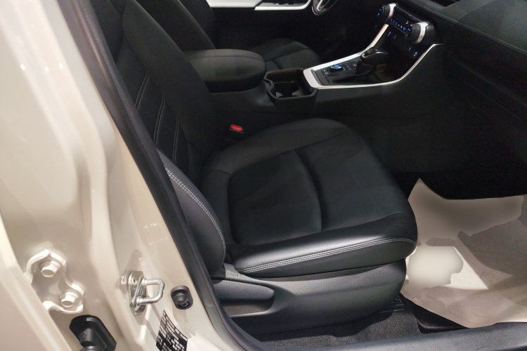 丰田 RAV4荣放 2020款 2.0L CVT四驱尊贵版局部细节41
