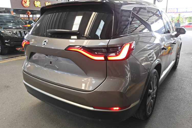 蔚来ES8 2020款 580KM 七座版车身外观7