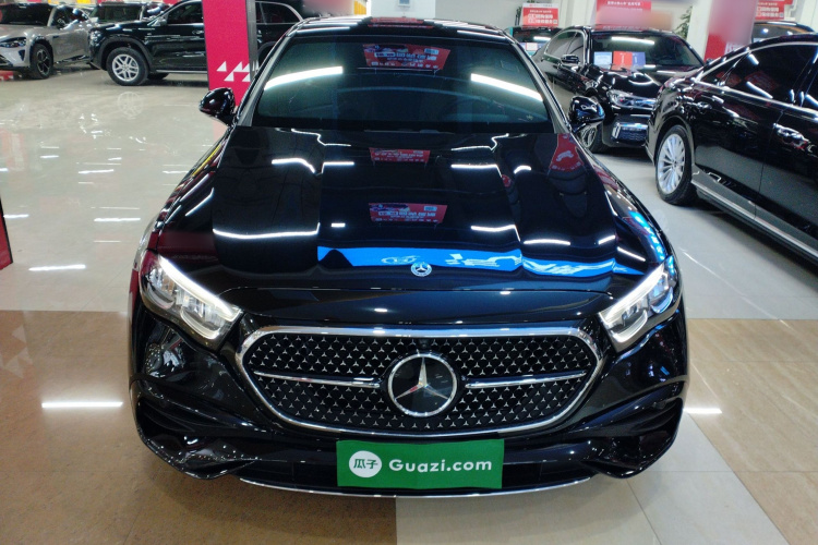 奔驰E级 2024款 改款 E 300 L 时尚运动型车身外观2