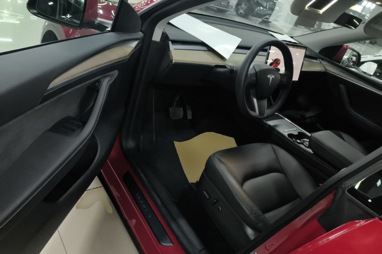特斯拉 Model Y 2021款 长续航全轮驱动版中控内饰7003