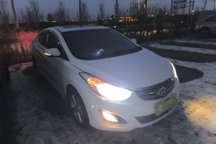 现代 朗动 2012款 1.6L 自动尊贵型车身外观3