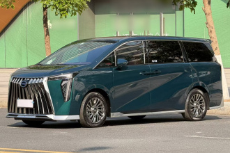 广汽传祺 传祺M8 2023款 宗师系列 双擎 御尊版