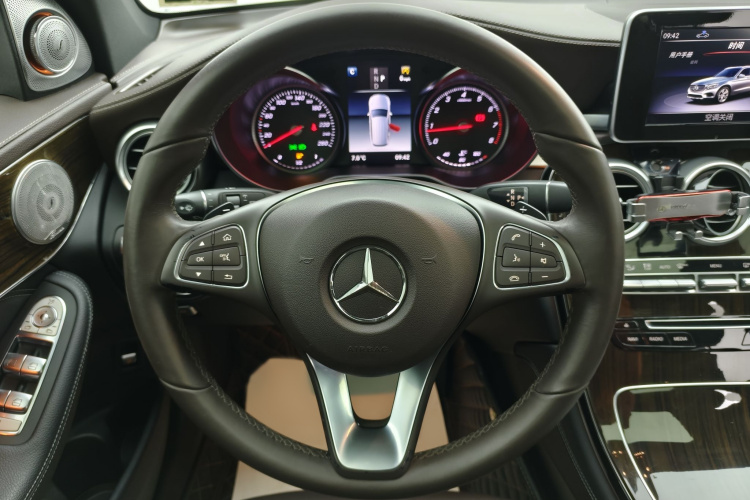 奔驰GLC 2018款 改款 GLC 260 4MATIC 动感型中控内饰7007