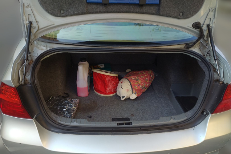 宝马3系 2009款 318i 领先型中控内饰23