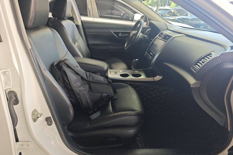 日产 天籁 2016款 改款 2.0L XL舒适版局部细节41