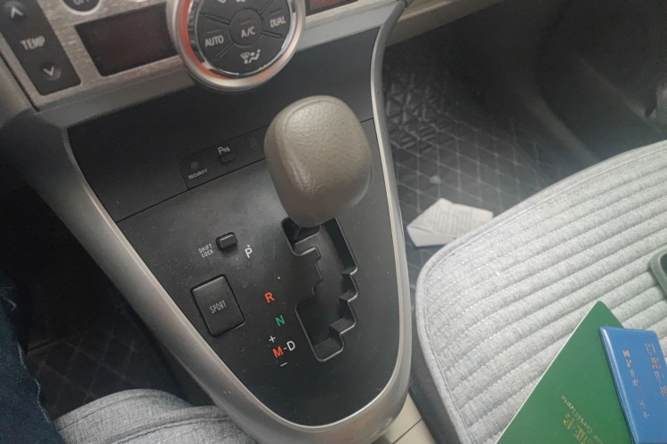 丰田 逸致 2011款 180G CVT舒适版局部细节18