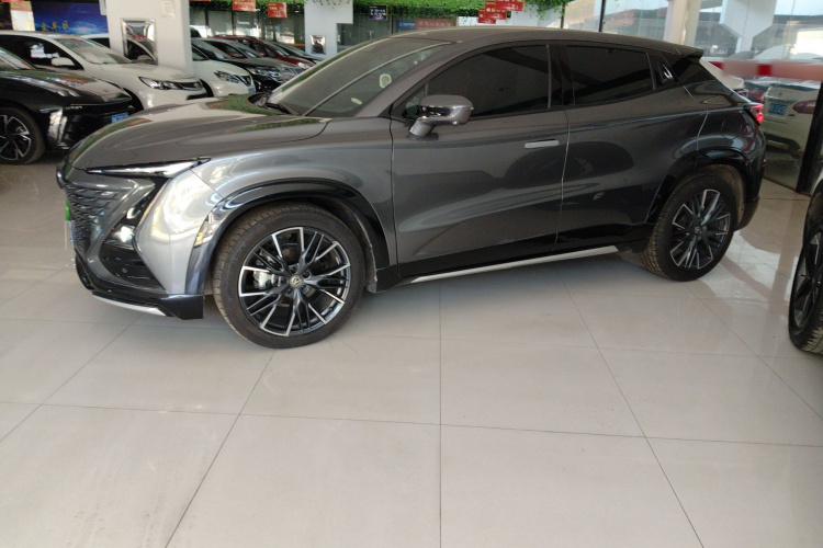 长安UNI-T 2023款 第二代 1.5T 尊贵型车身外观4