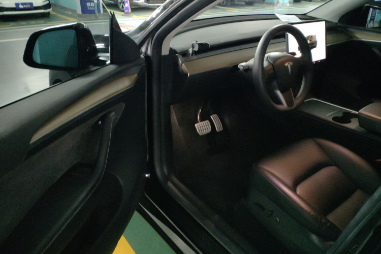 特斯拉 Model Y 2022款 Performance高性能全轮驱动版中控内饰7003