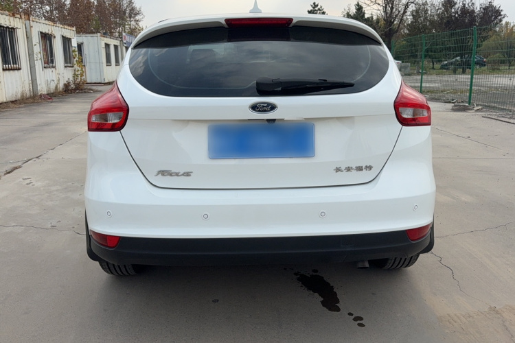 福特 福克斯 2018款 两厢经典 1.6L 自动风尚型智行版车身外观6005