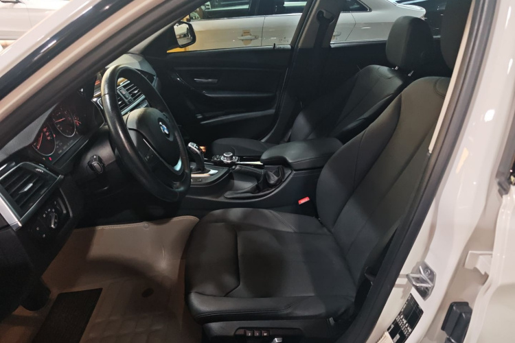 宝马3系 2017款 320Li M运动型中控内饰19