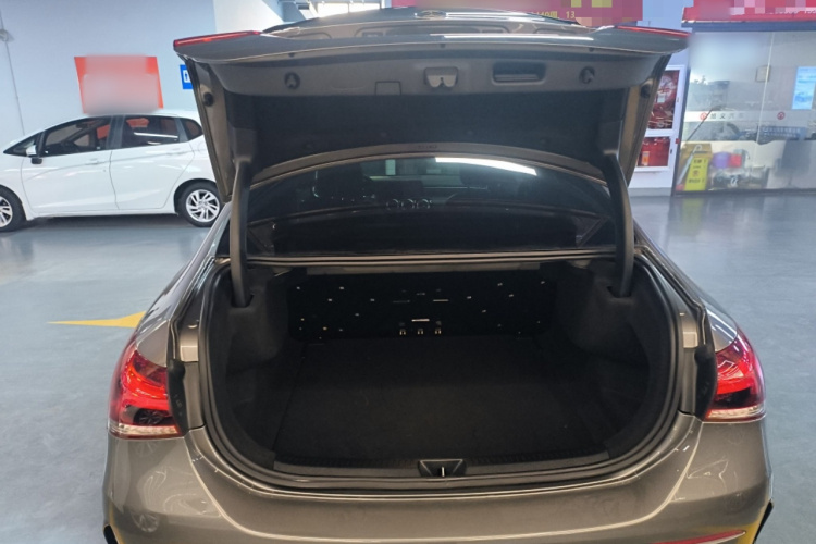 奔驰A级AMG 2022款 AMG A 35 L 4MATIC局部细节23