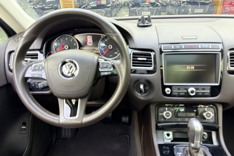 大众 途锐 2015款 3.0TSI 标配型中控内饰7002