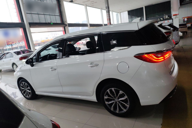 比亚迪 宋MAX 2019款 1.5T 自动智联睿逸天窗型 6座 国VI车身外观4